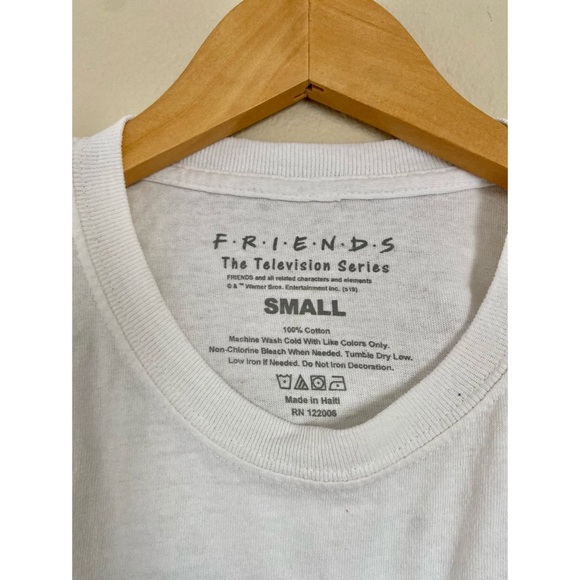 Friends cropped tee - Picture 3 of 3